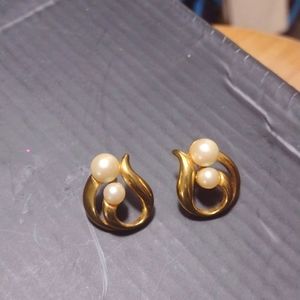 Gold plated pearl Avon earrings